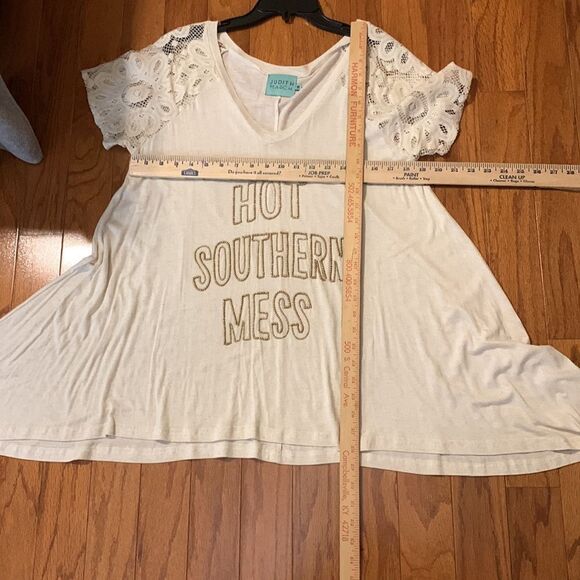 Judith March Sz Medium Hot Southern Mess bling tee/tunic w/crochet/lace sleeves - Picture 4 of 10